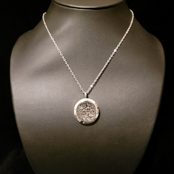 Estate Filagree Stainless Steel Locket Pendent Necklace - Picture 2 of 5